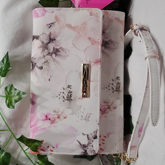 Betsey Johnson Handbags - 🎄NWT BETSEY JOHNSON WALLET🎄